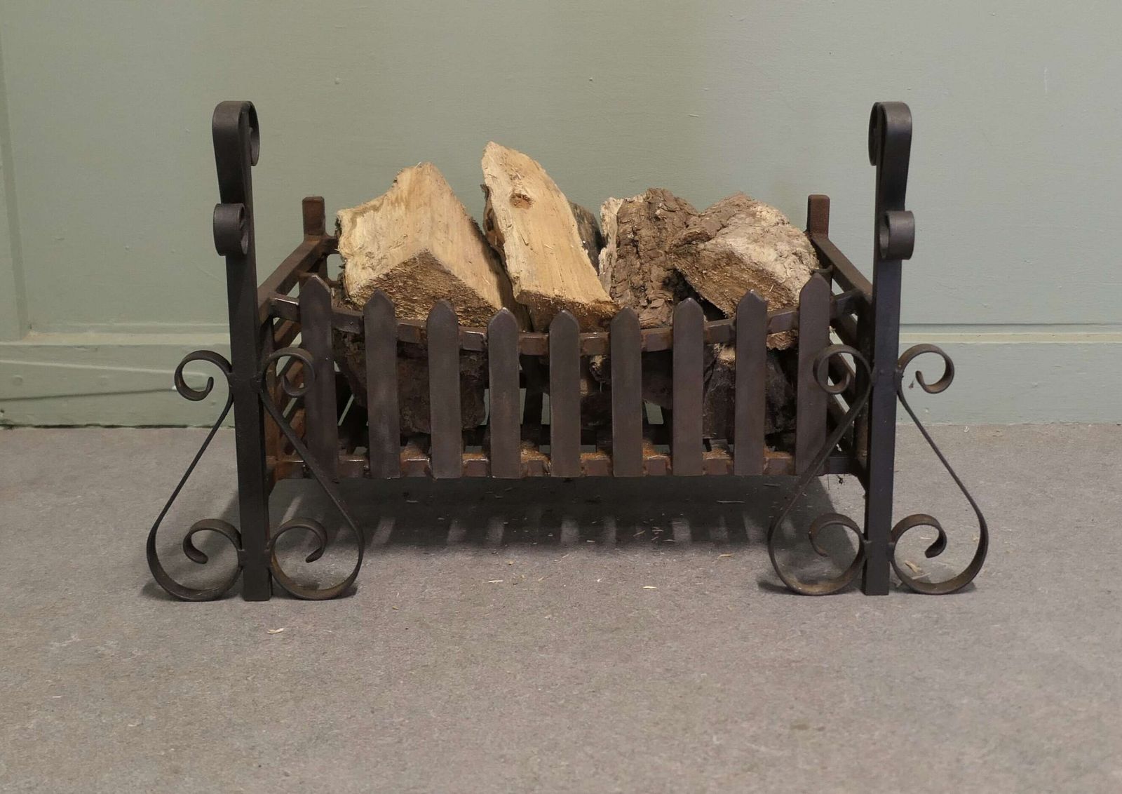 Large Free Standing Fire Basket, Iron Fire Grate The Grate Is Made In Cast Iron