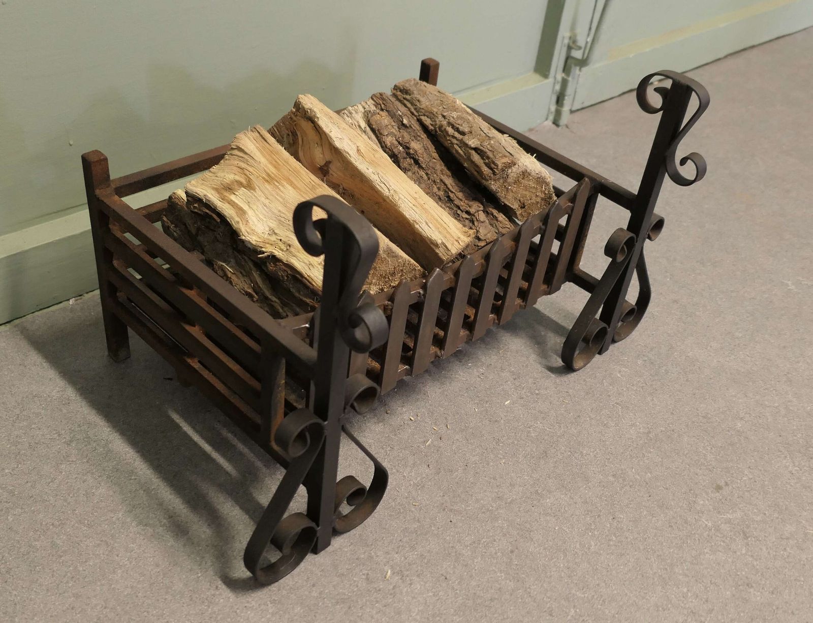 Large Free Standing Fire Basket, Iron Fire Grate The Grate Is Made In Cast Iron photo for sale