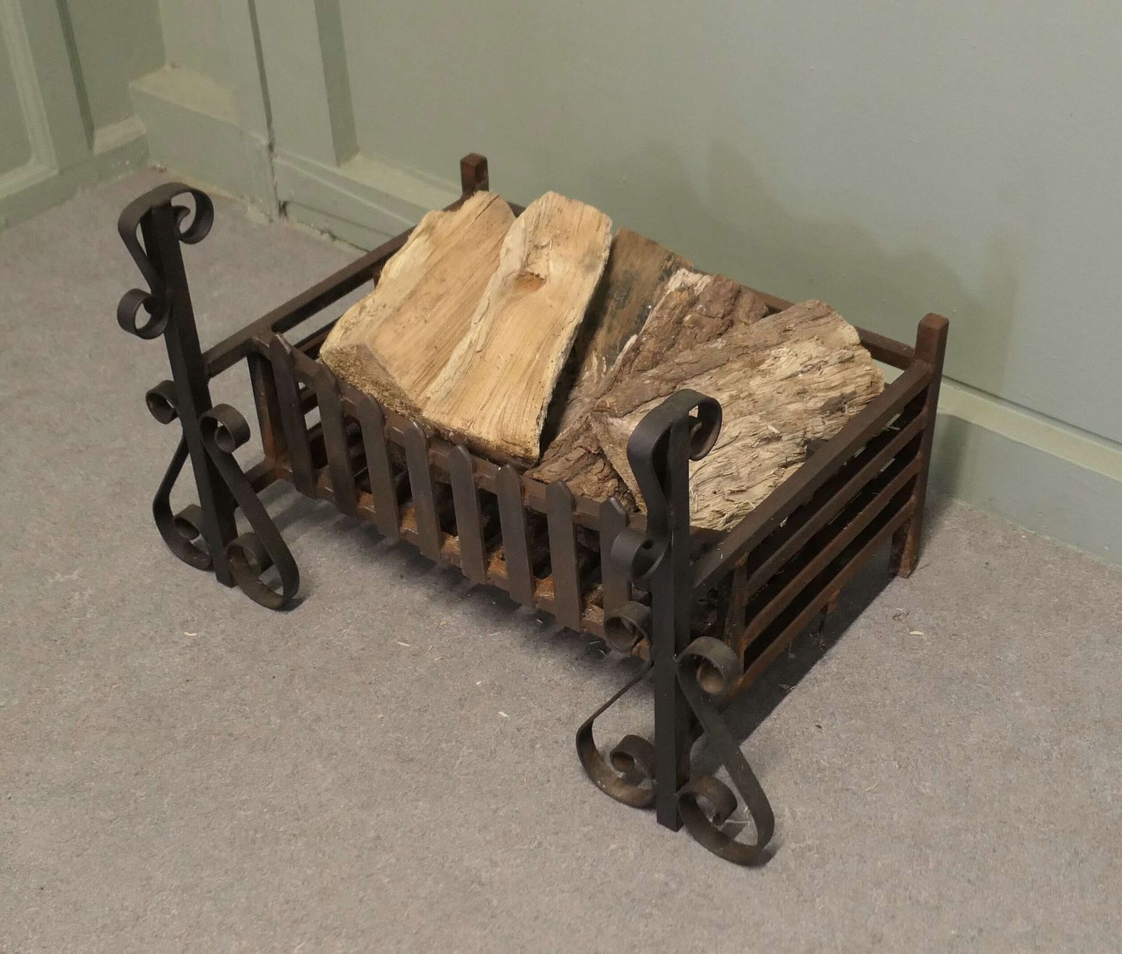 Large Free Standing Fire Basket, Iron Fire Grate The Grate Is Made In Cast Iron photo 630.0
