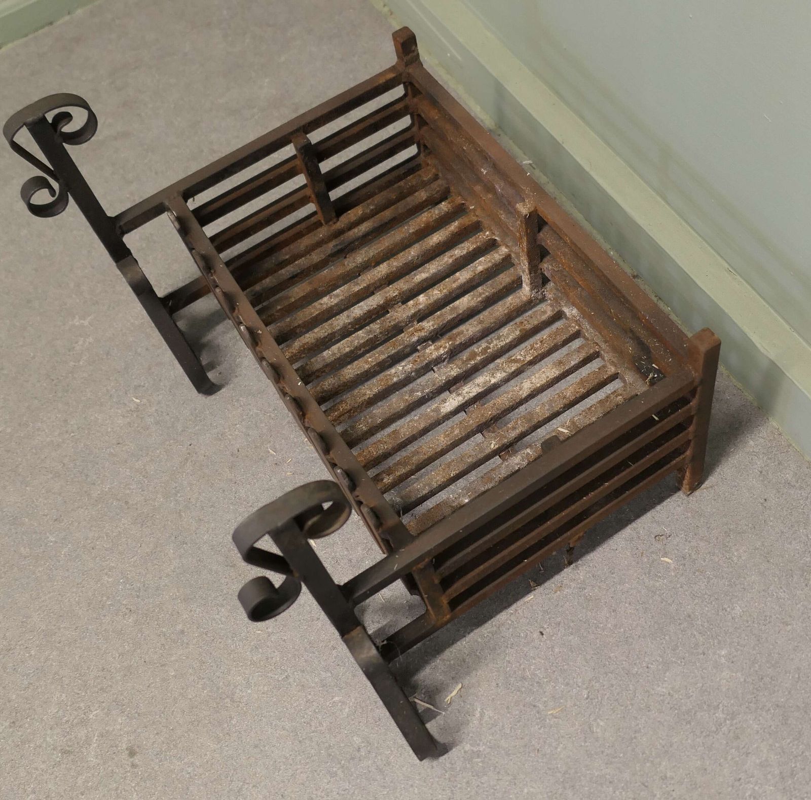 Large Free Standing Fire Basket, Iron Fire Grate The Grate Is Made In Cast Iron photo vinterior