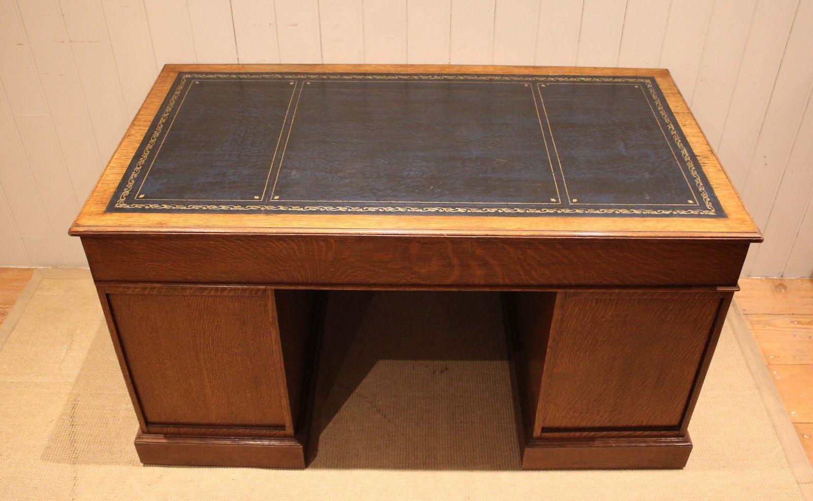 1150.0 Large Edwardian Figured Oak Pedestal Desk photo