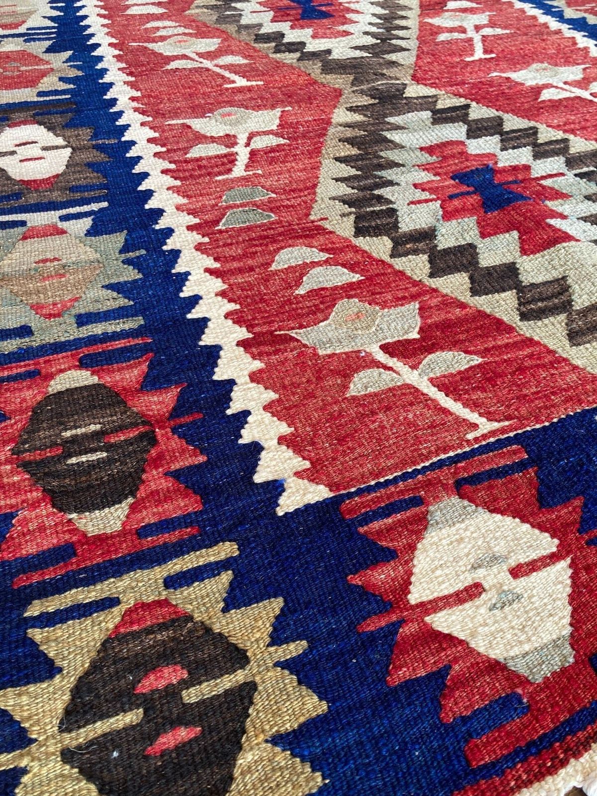 photo furniture Vintage Anatolisch Kilim 1,22 m x 0,89 m