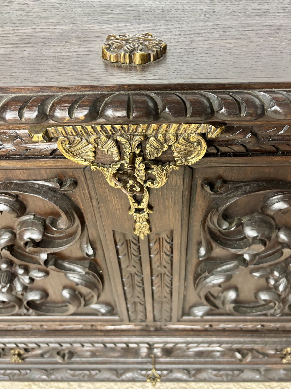 2980.0 Spaanse kist, Renaissance Revival-stijl photo