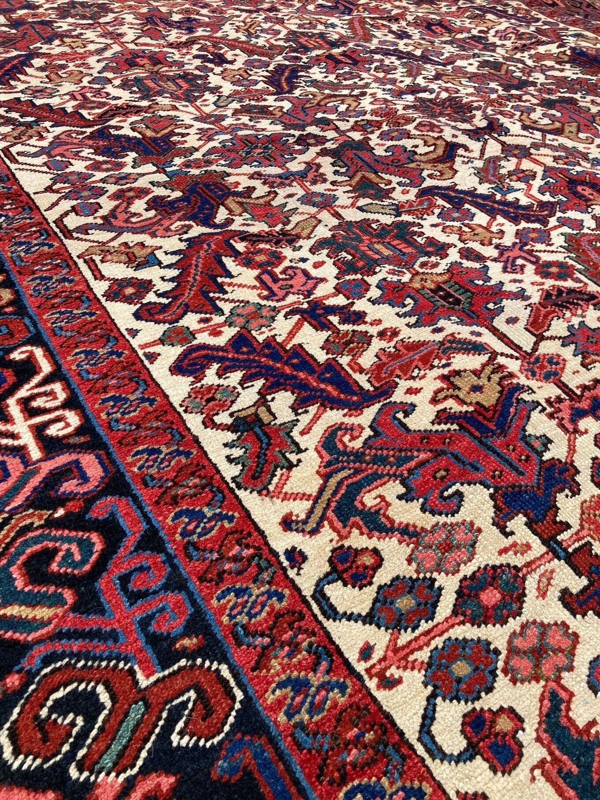 photo buy Antiek Heriz tapijt 3,00 m x 2,36 m
