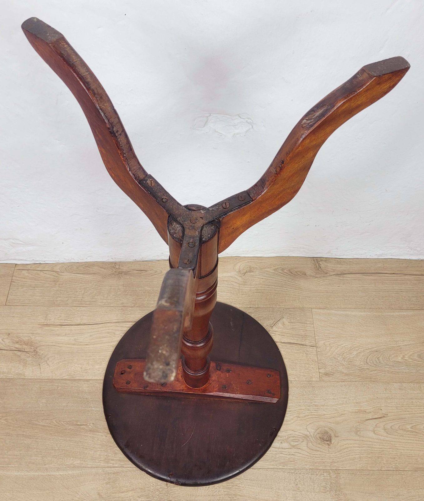 photo vinterior Victorian Tripod Side Table 19thc English Antique Mahogany