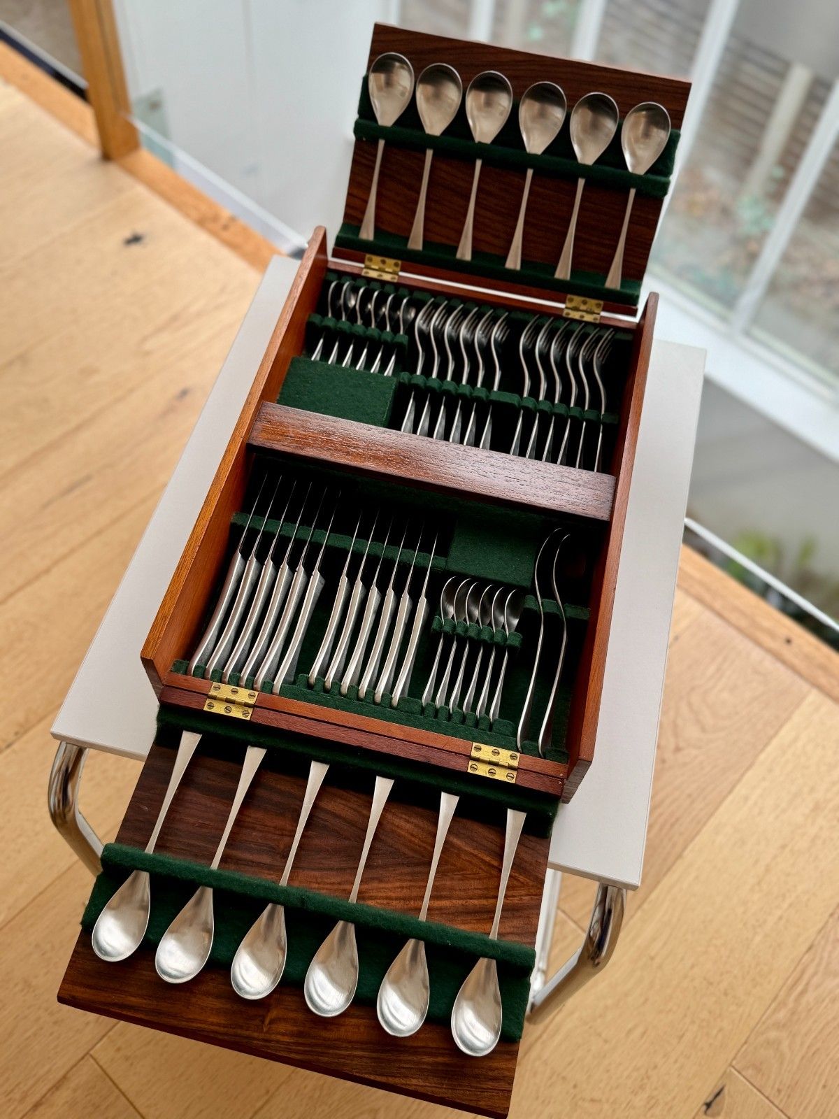 Old Hall Alveston Pattern Cutlery By Robert Welch 50 Piece Canteen For 6 Places photo 499.0