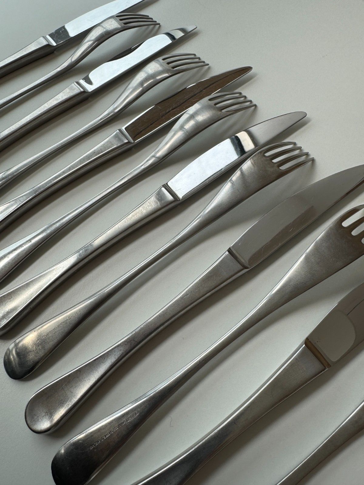 499.0 Old Hall Alveston Pattern Cutlery By Robert Welch 50 Piece Canteen For 6 Places photo