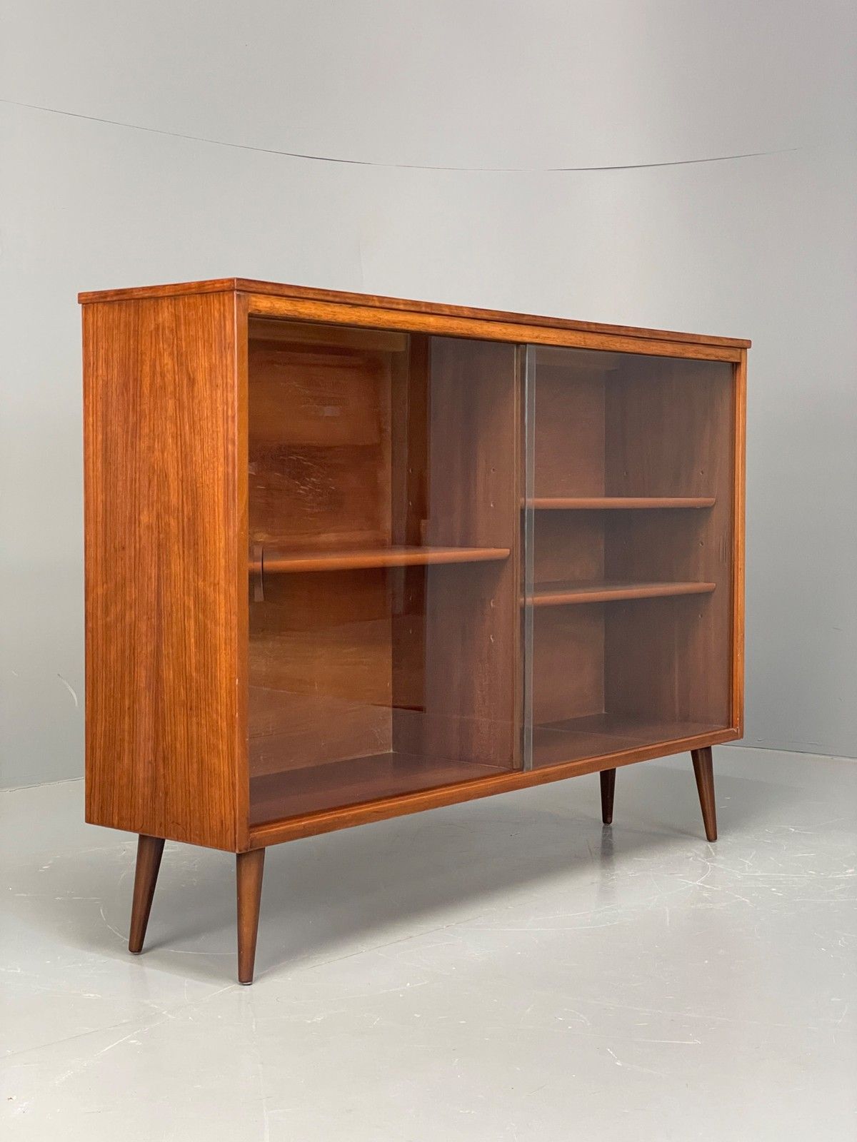 photo vinterior Vintage 1960s Glazed Bookcase Walnut Mid Century Retro Adjustable Eb12220