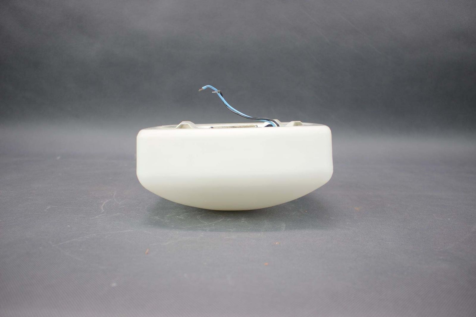 Mid-Century Tsjechoslowaakse melkglazen plafondlamp, jaren 1960 photo 283.0