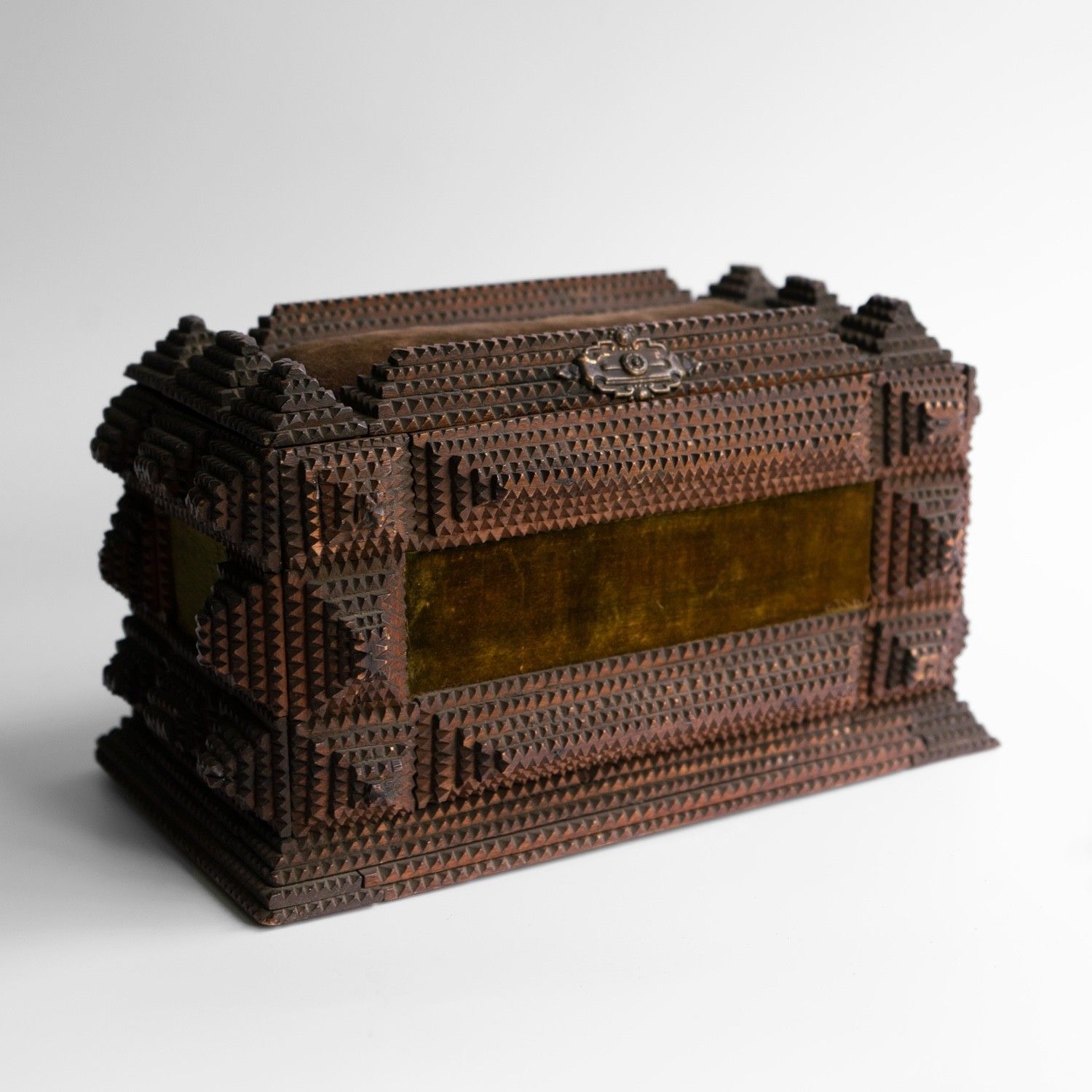 Antique Tramp Art Carved Wooden Box, Folk Art Jewellery Casket, Late 19th C. photo vinterior