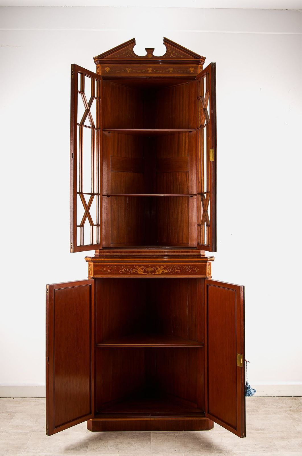 Edwardian Inlaid Mahogany Corner Cabinet With Astragal Glazing photo vinterior