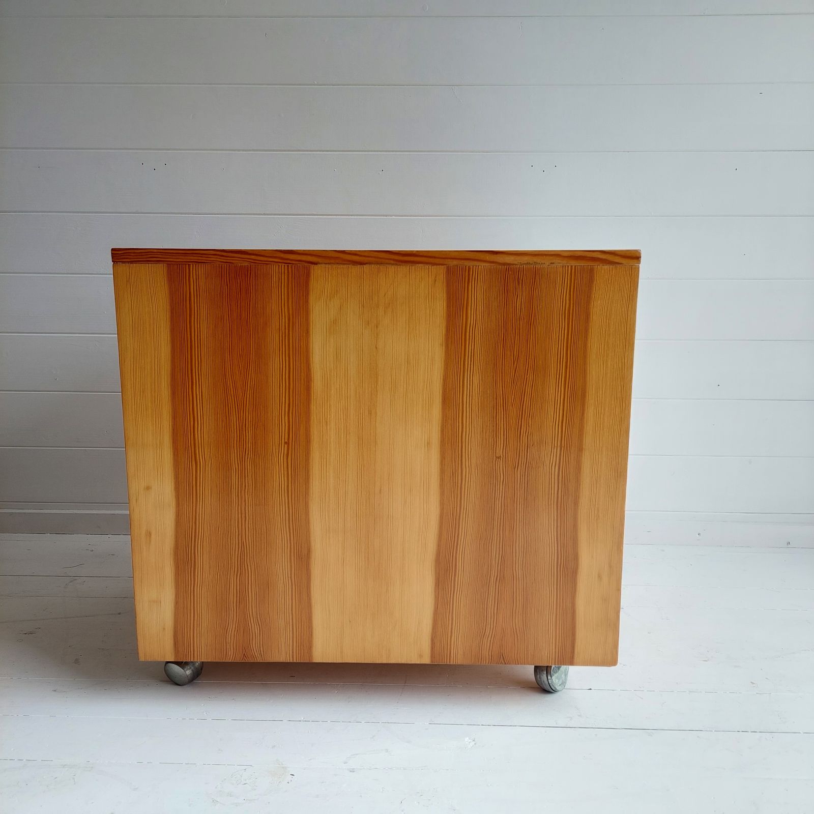 photo vintage Mid Century Scandinavian Pine Bedside Chest Of Drawers Filing Cabinet Alvar Aalto Style 70s Restored