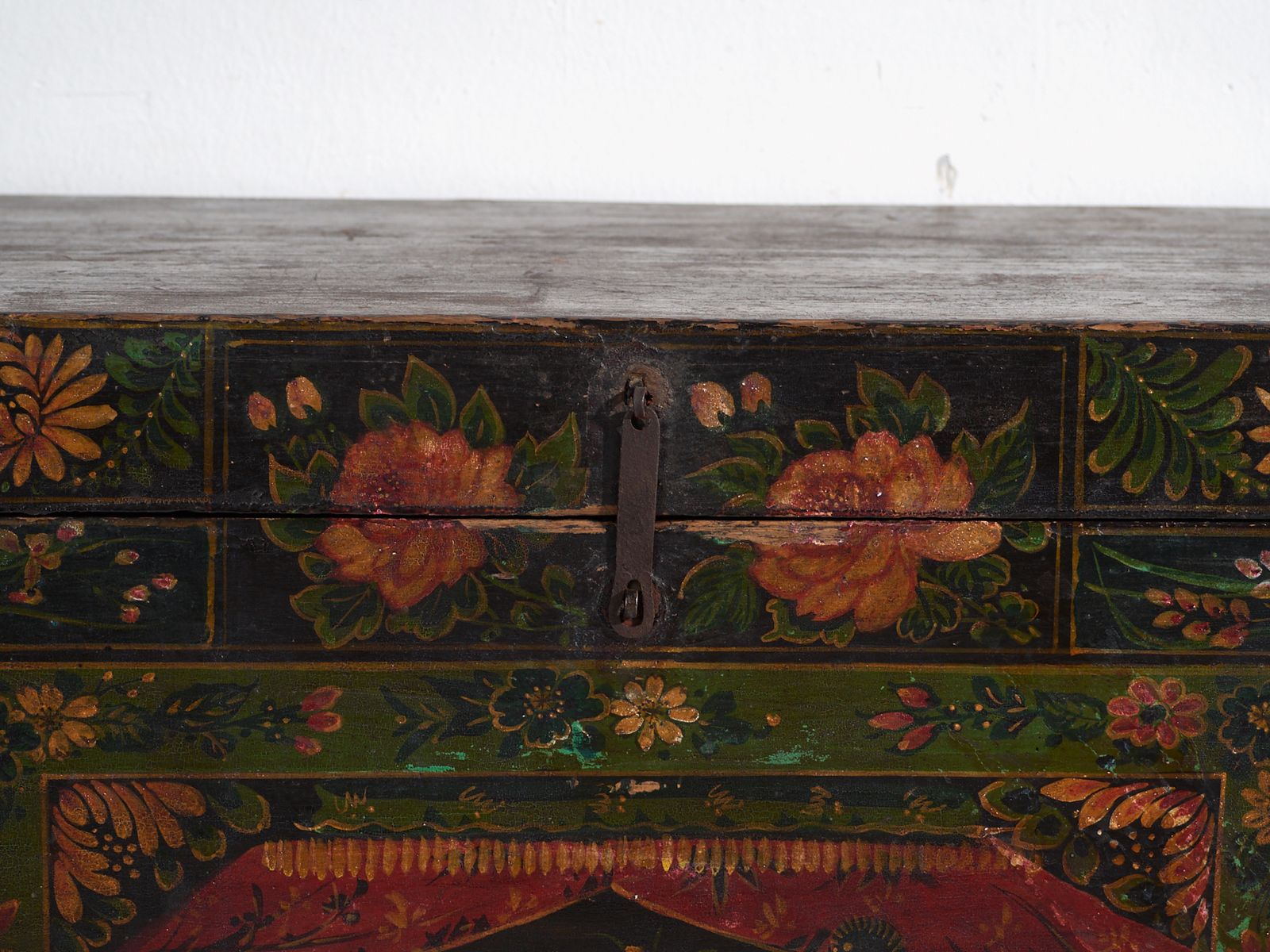 Antique Painted Trunk In Pine Wood – China, Circa 1900 photo vinterior