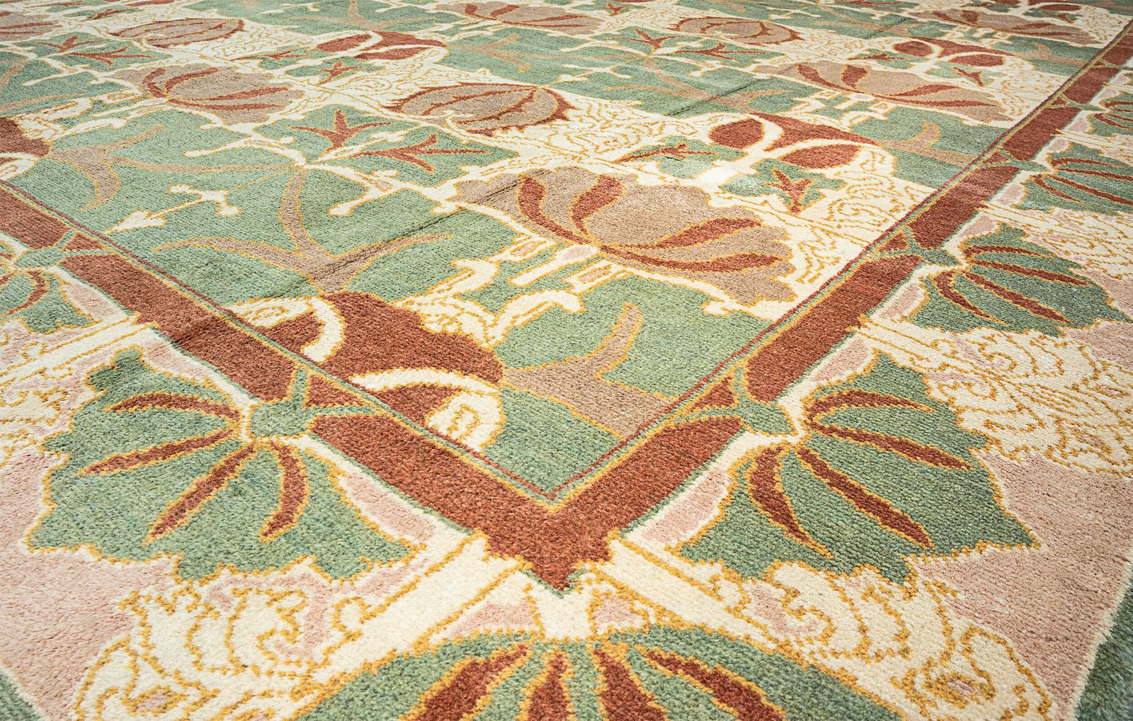 Voysey Carpet 403x340cm photo furniture