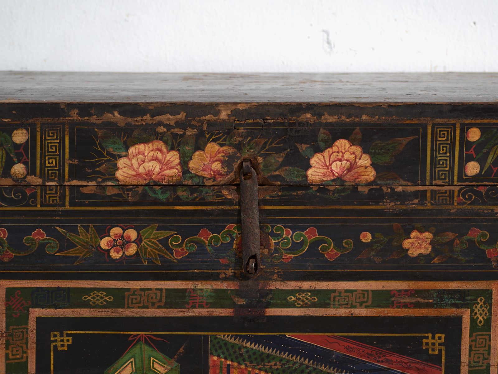 Antique Painted Trunk In Pine Wood – China, Circa 1900 photo 808.0