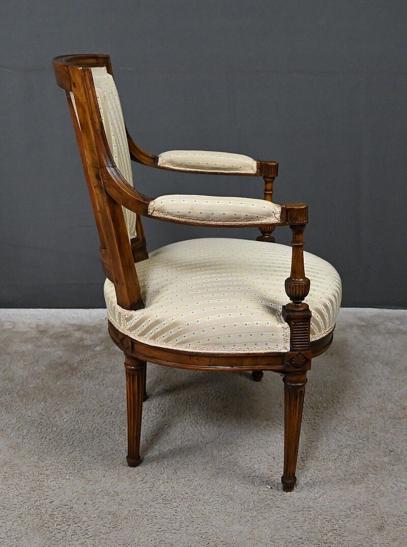 Cabriolet Armchair In Beechwood, Louis XVI Period – Second Half Of The 18th Century photo vinterior