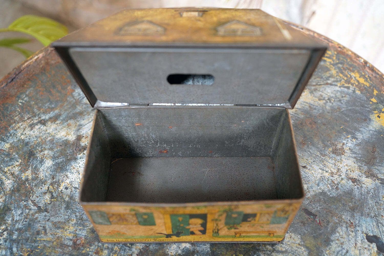 photo vintage A Charming C.1930s Crawford & Sons Ltd Tin Biscuit Barrel Money Box; 'Bicky House' By Mabel Lucie Attwell
