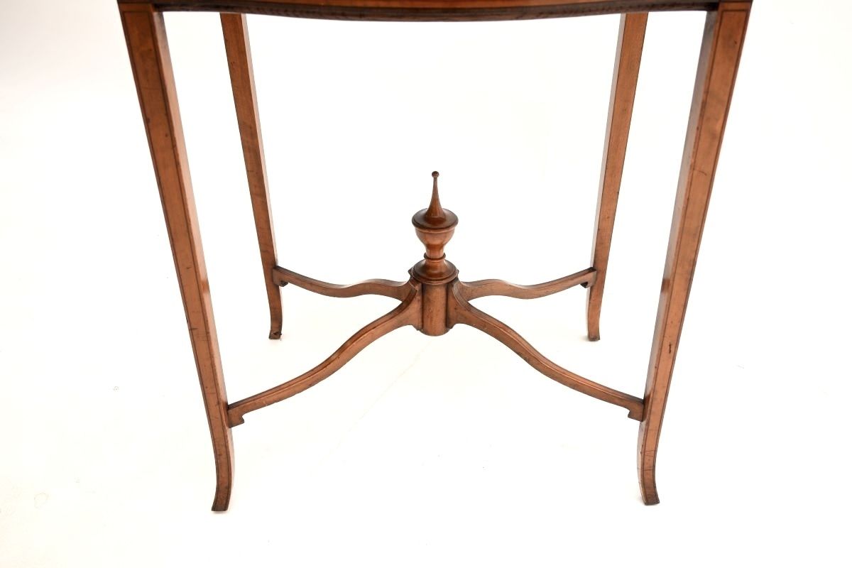 photo furniture Antique George III Inlaid Satin Wood Bonheur Du Jour
