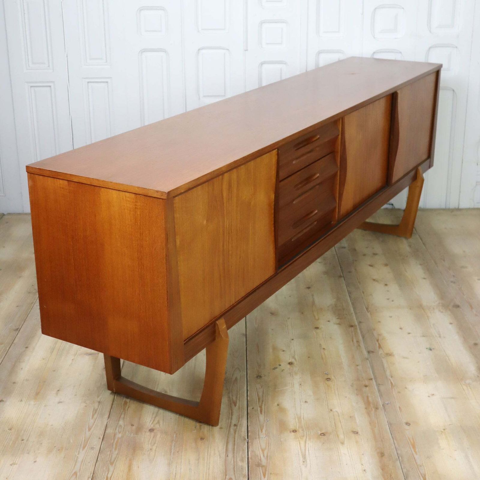 995.0 Vintage Teak Large Elliots Of Newbury Sideboard 0506b photo