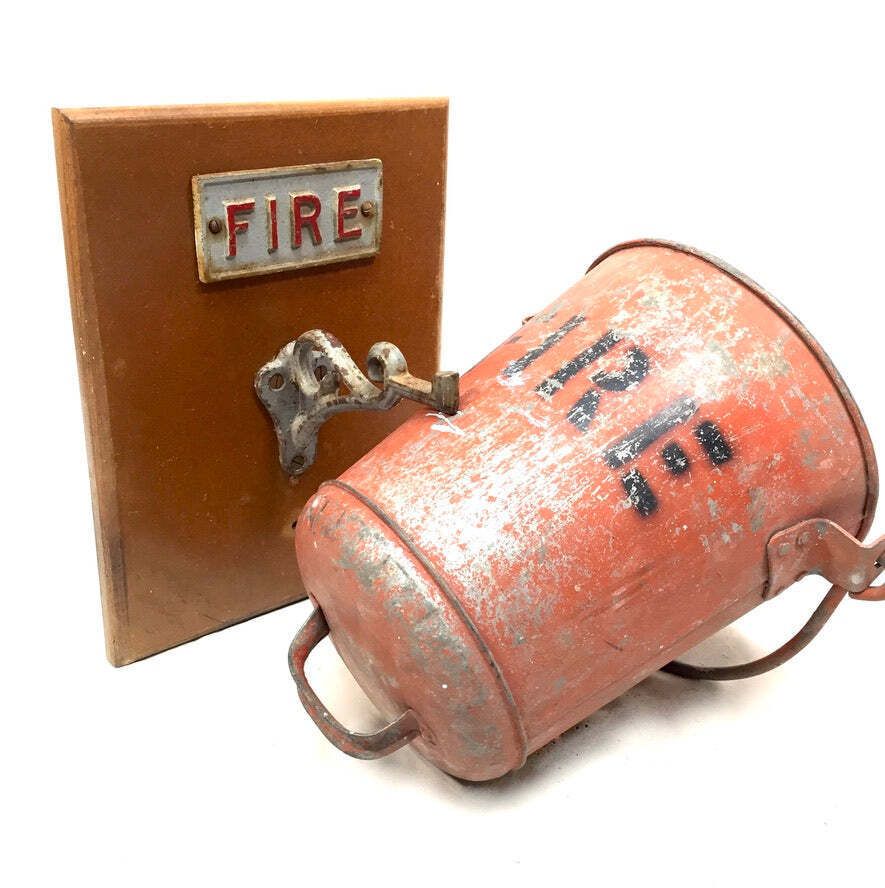 Antique Red Galvanised Fire Bucket & Handle / Original Wooden Wall Bracket Sign photo 189.0