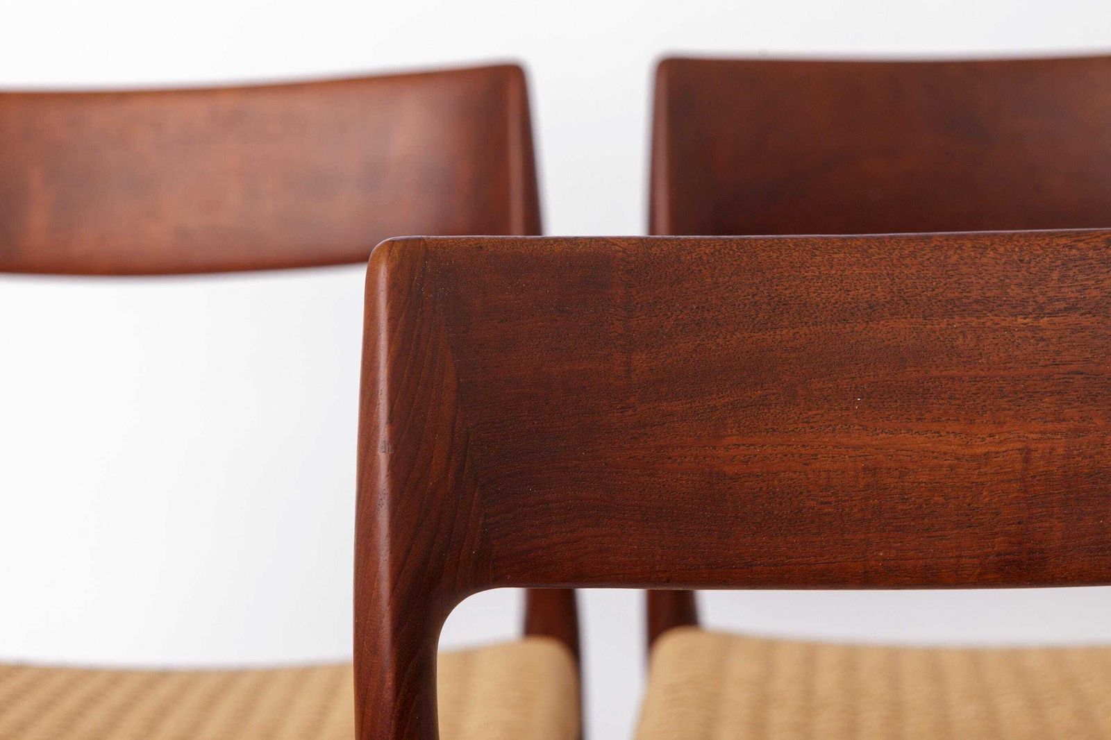 Set Van 4 Niels Møller Model 77 Stoelen – Donker Teak Met Deens Koord, Jaren 1950, Deense Mid Century Eetkamerstoelen photo furniture