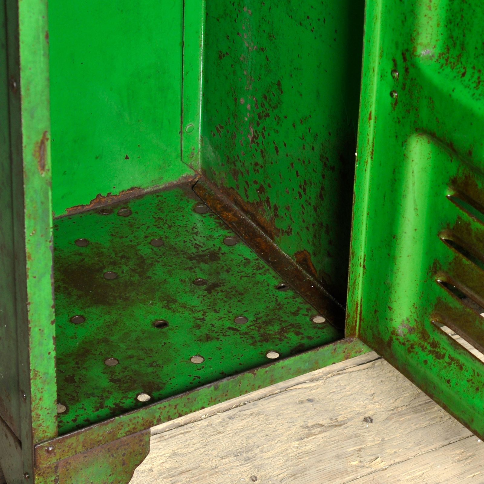 Industrial Locker, 1950s photo vinterior