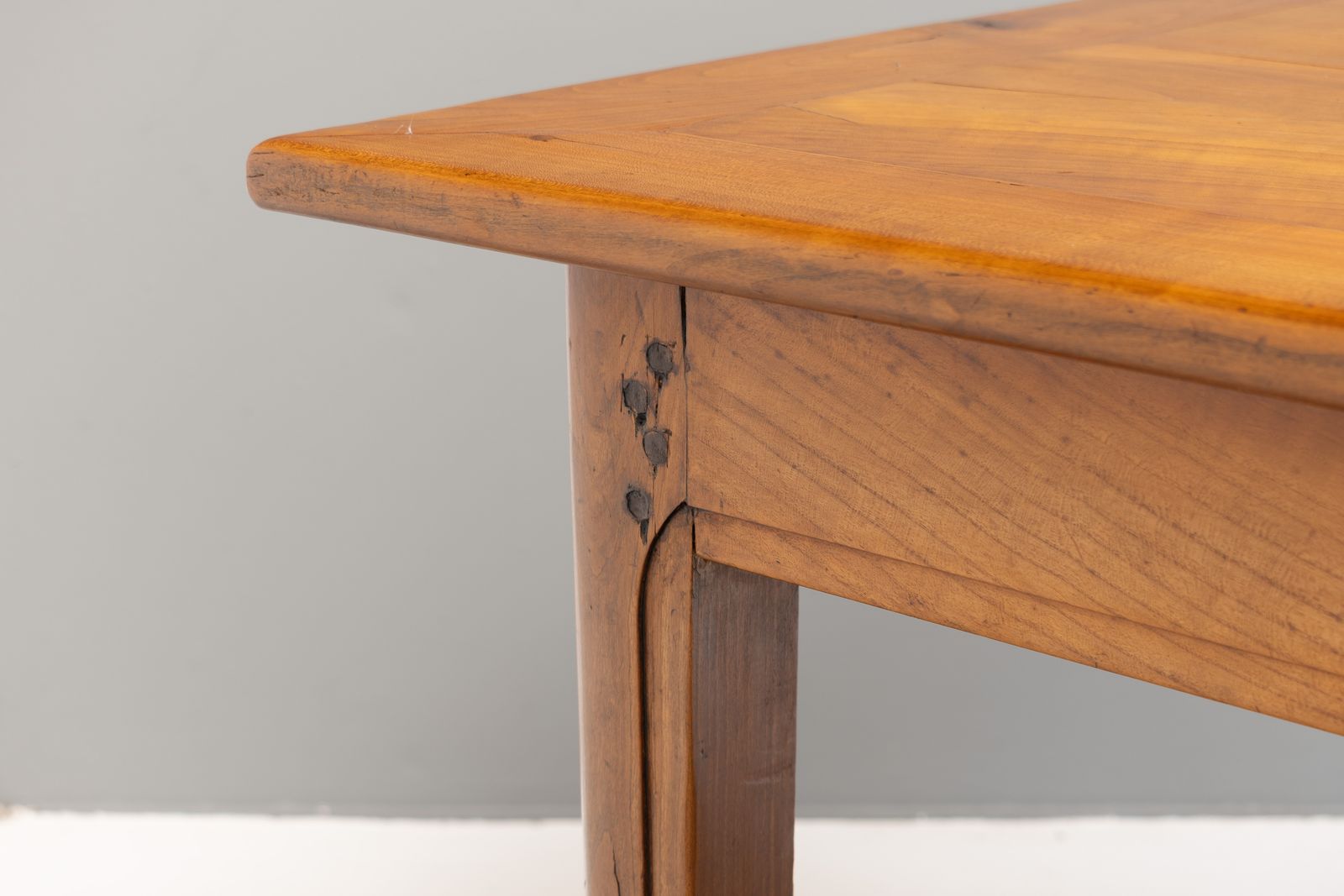 photo furniture Large Cherry Farm Table