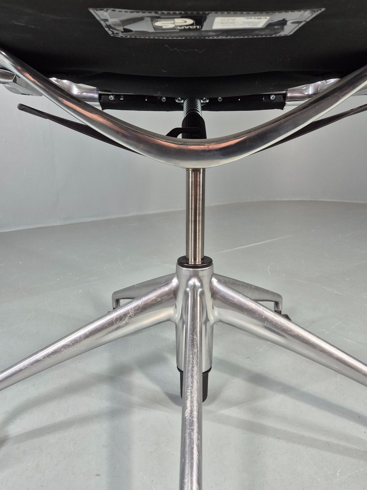 180.0 Vintage Vitra Media Office Chair Red And Black Eb12256 photo