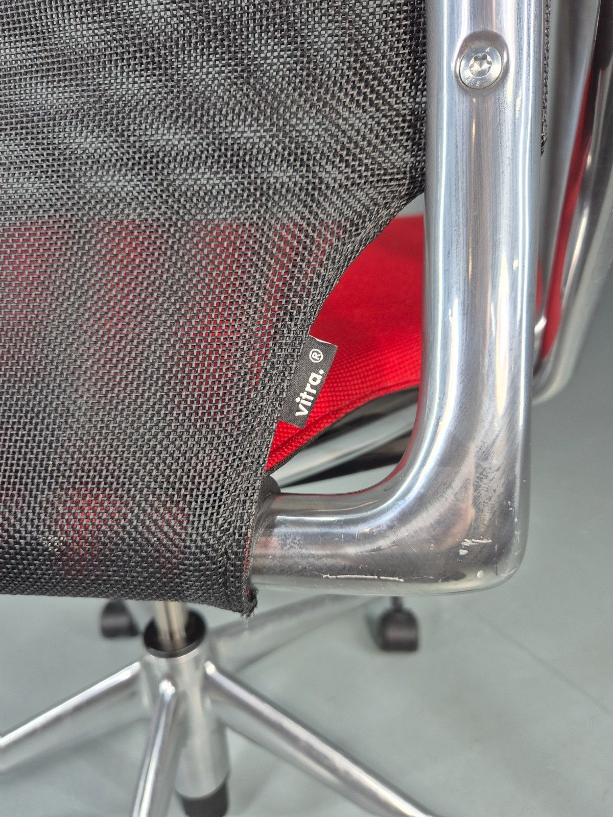 photo buy Vintage Vitra Media Office Chair Red And Black Eb12256