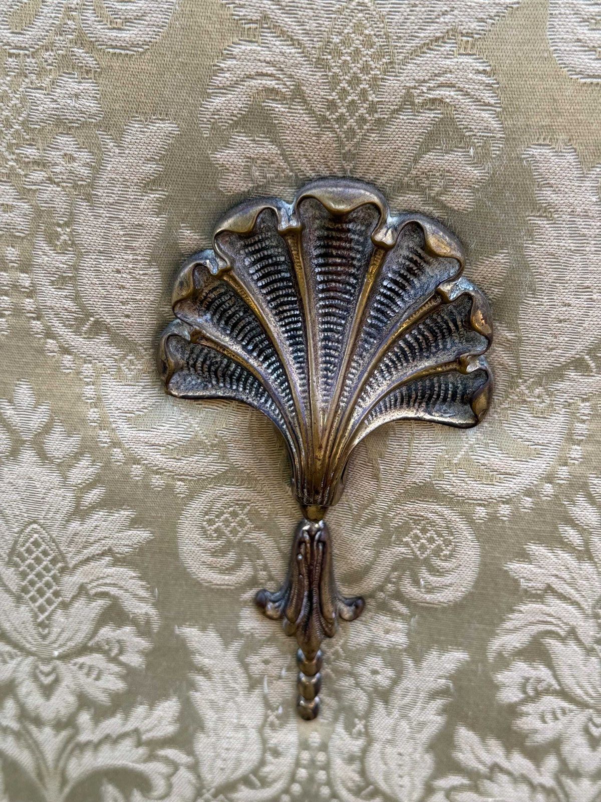 photo vintage Exceptional Vintage Brass Fire Screen, Art Nouveau Style Fireplace Guard