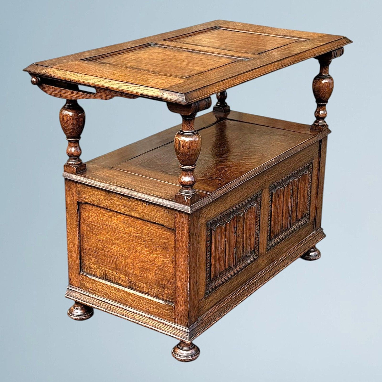 photo furniture Antique Golden Oak Monks Bench