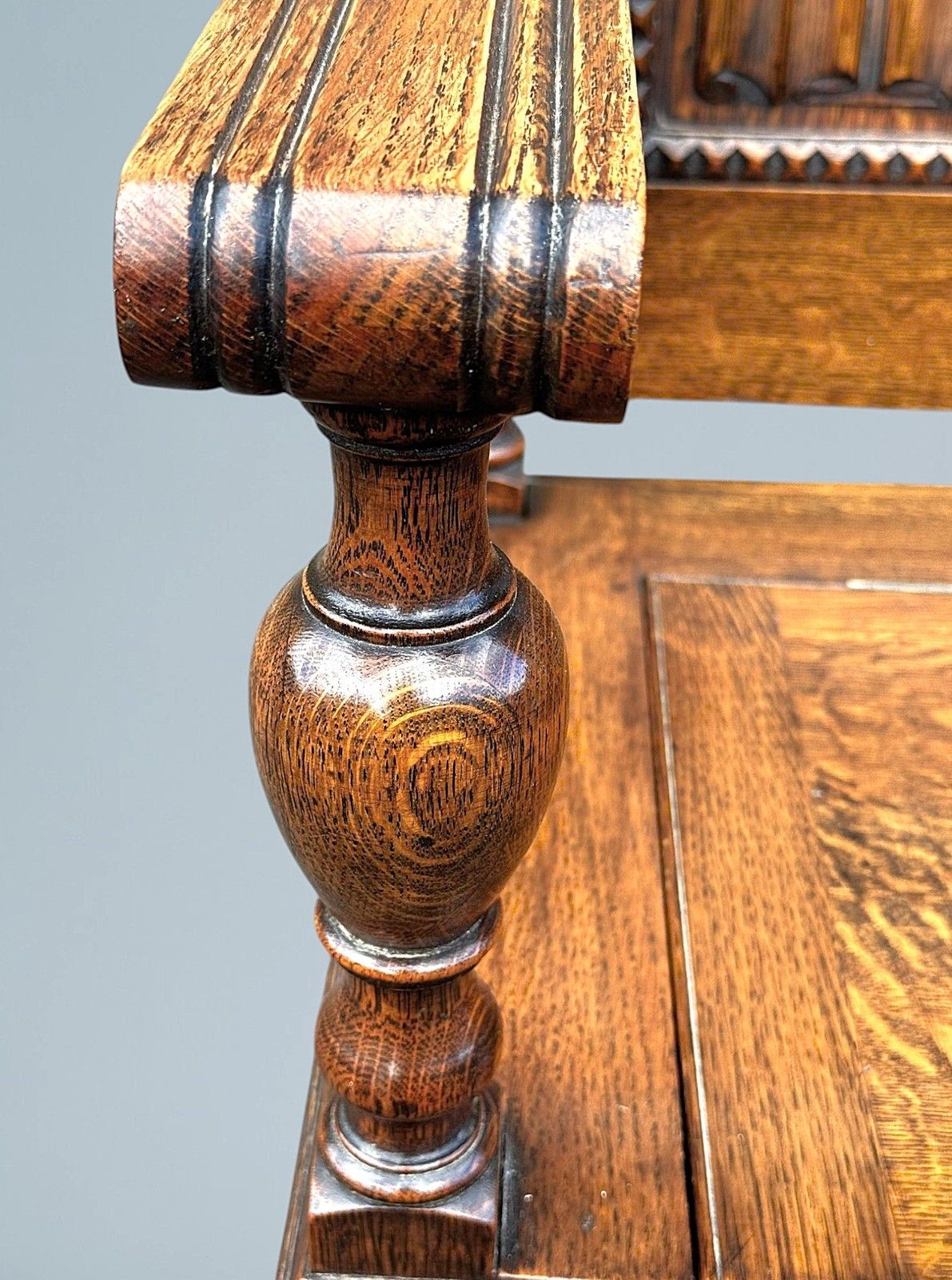 photo vinterior Antique Golden Oak Monks Bench