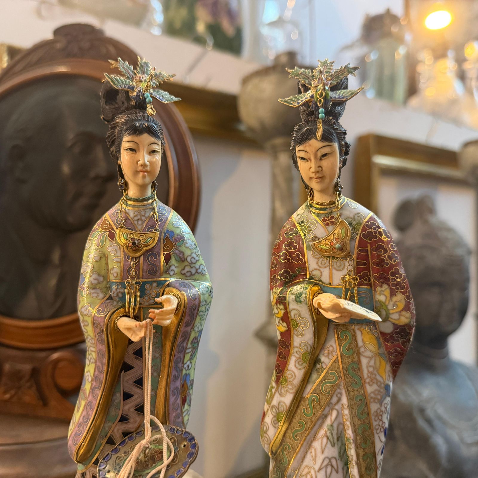 photo vinterior Two 1960s Chinese Export Cloisonnè Traditional Figures Of Woman