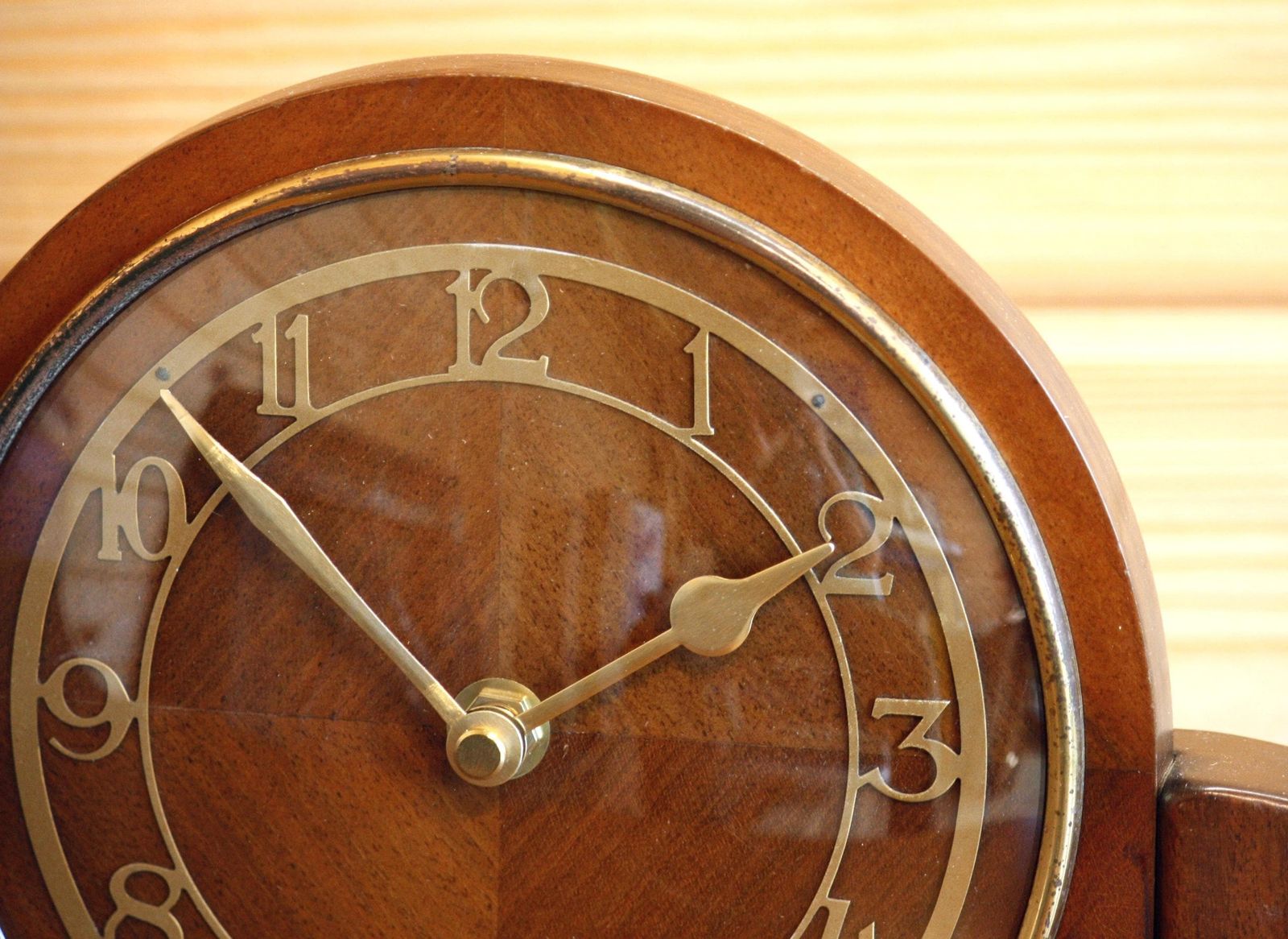 Vintage Wooden Mantel Clock   31cm Retro Mid Century Desk Clock Antique Off The Wall Clocks photo for sale