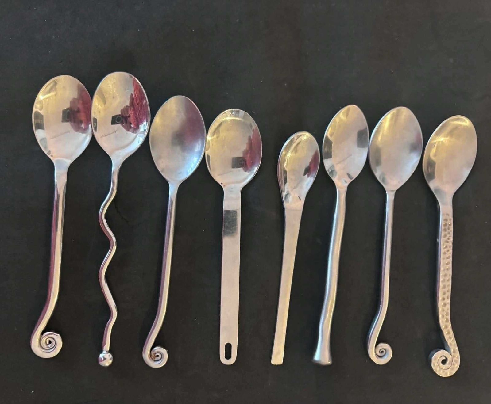 Ménagère française dépareillée (32 pièces) : couverts en acier forgé et torsadé x 8 photo for sale