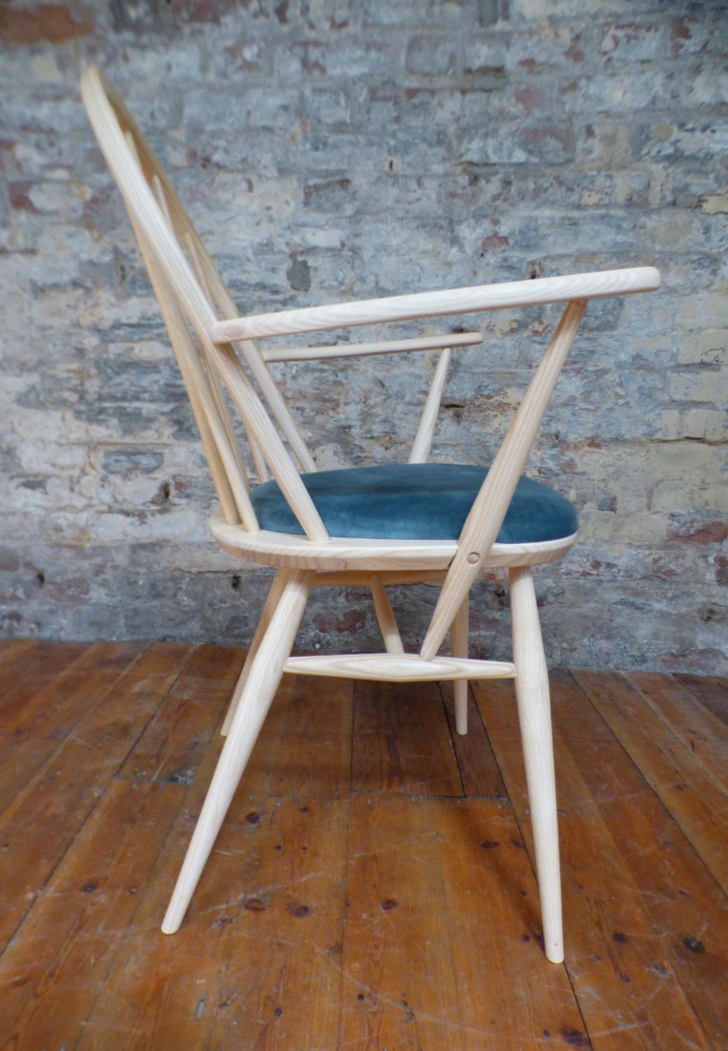 photo furniture Four Modern Upholstered Windsor Blonde Ash Ercol Dining Chairs Exc Uk Delivery