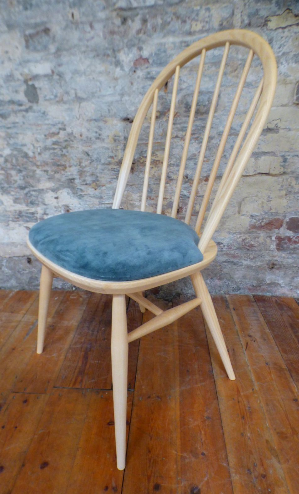 photo vintage Four Modern Upholstered Windsor Blonde Ash Ercol Dining Chairs Exc Uk Delivery