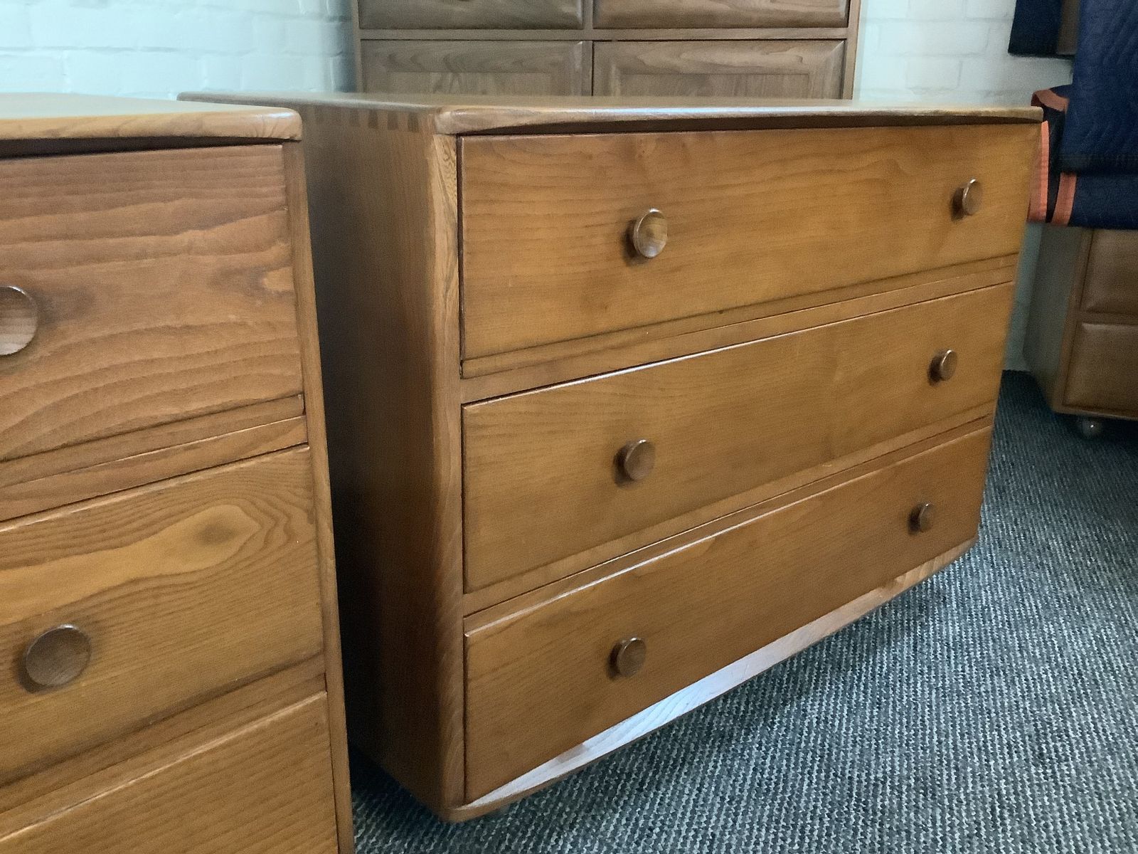 photo vinterior Ercol Bedroom Furniture Suite. Early Windsor Models Produced England 1956.