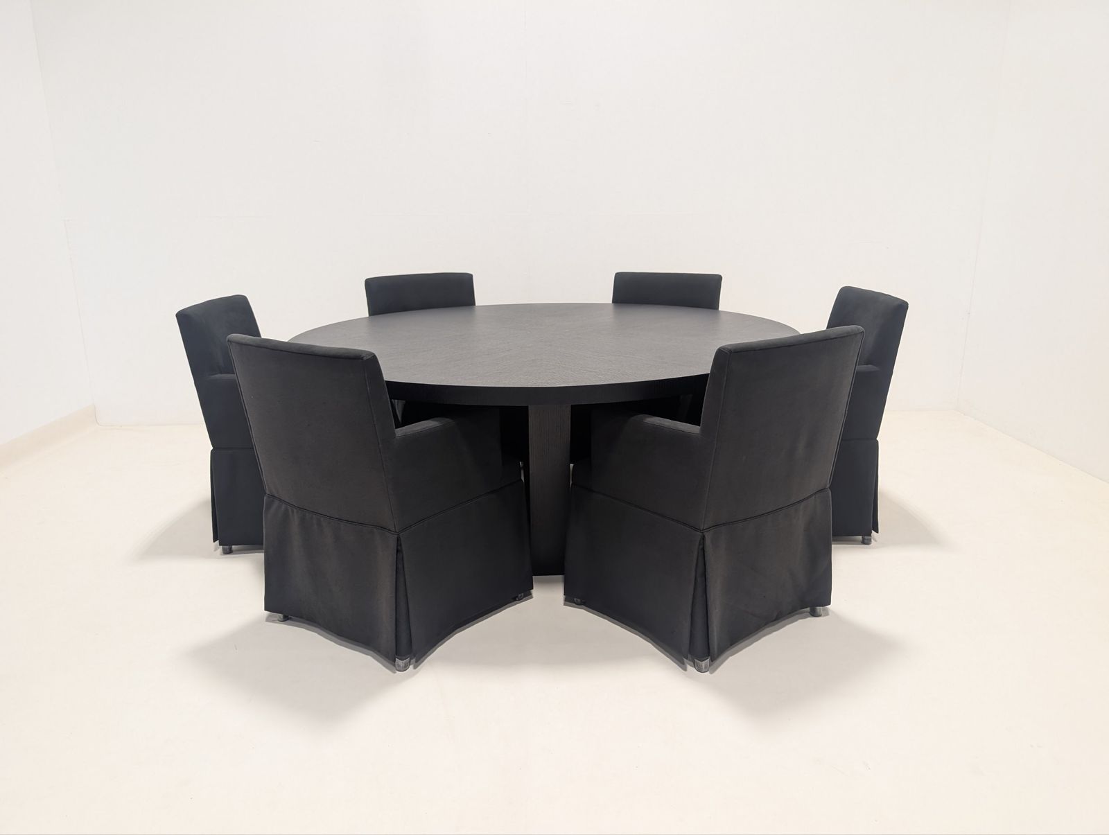 photo furniture Maxalto Xilos Dining Table, By Antonio Citterio