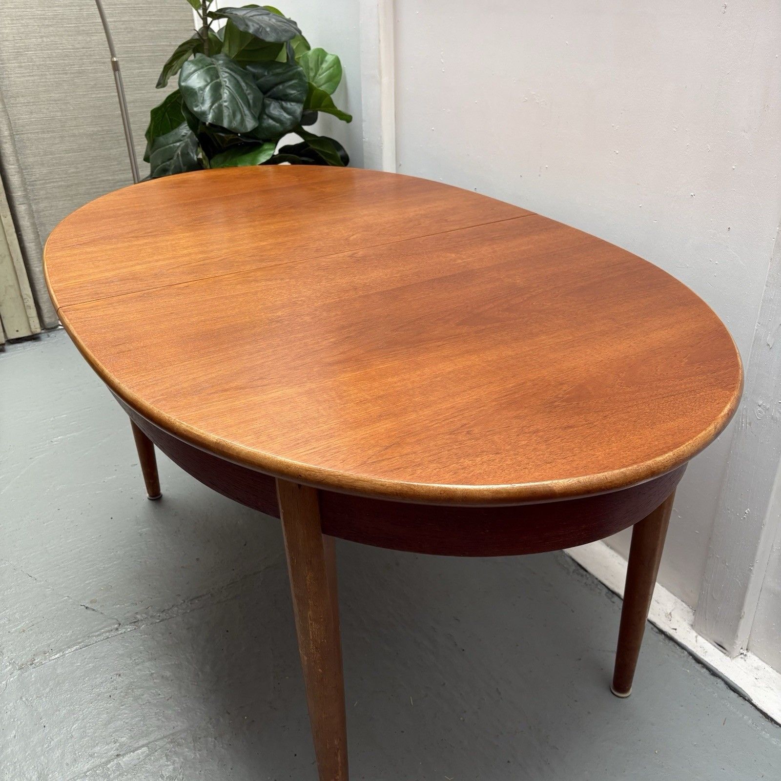 Compact Midcentury Oval Extending Teak Dining Table By Jentique C.1960s photo vinterior