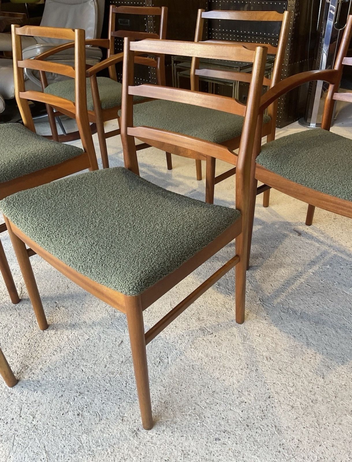 photo vintage Set Of 6 Dining Chairs By McIntosh Mid Century Vintage Danish Style