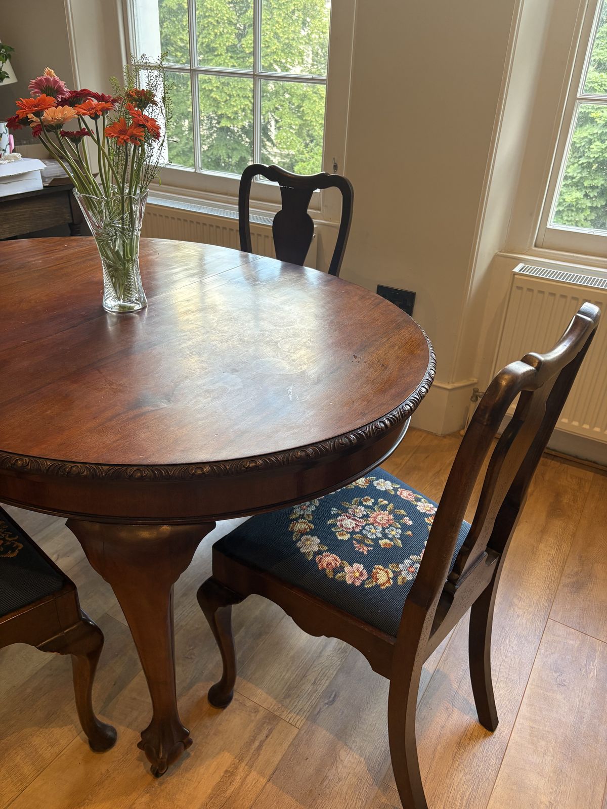 Antique Mahogany Oval Dining Table + 4 Chairs | Queen Anne Style | Paw Feet With Castors photo vinterior