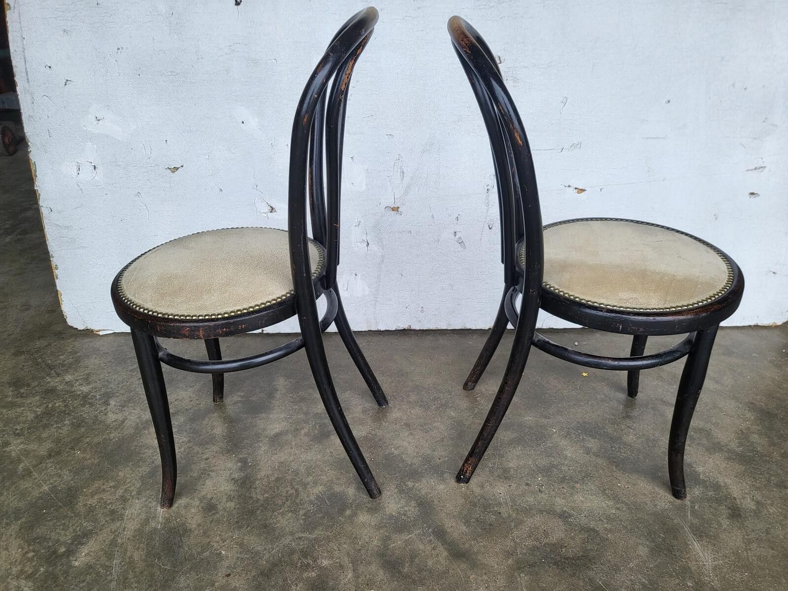 photo furniture Pair Two Thonet Bentwood Bistro Chairs No18 Suede Seats