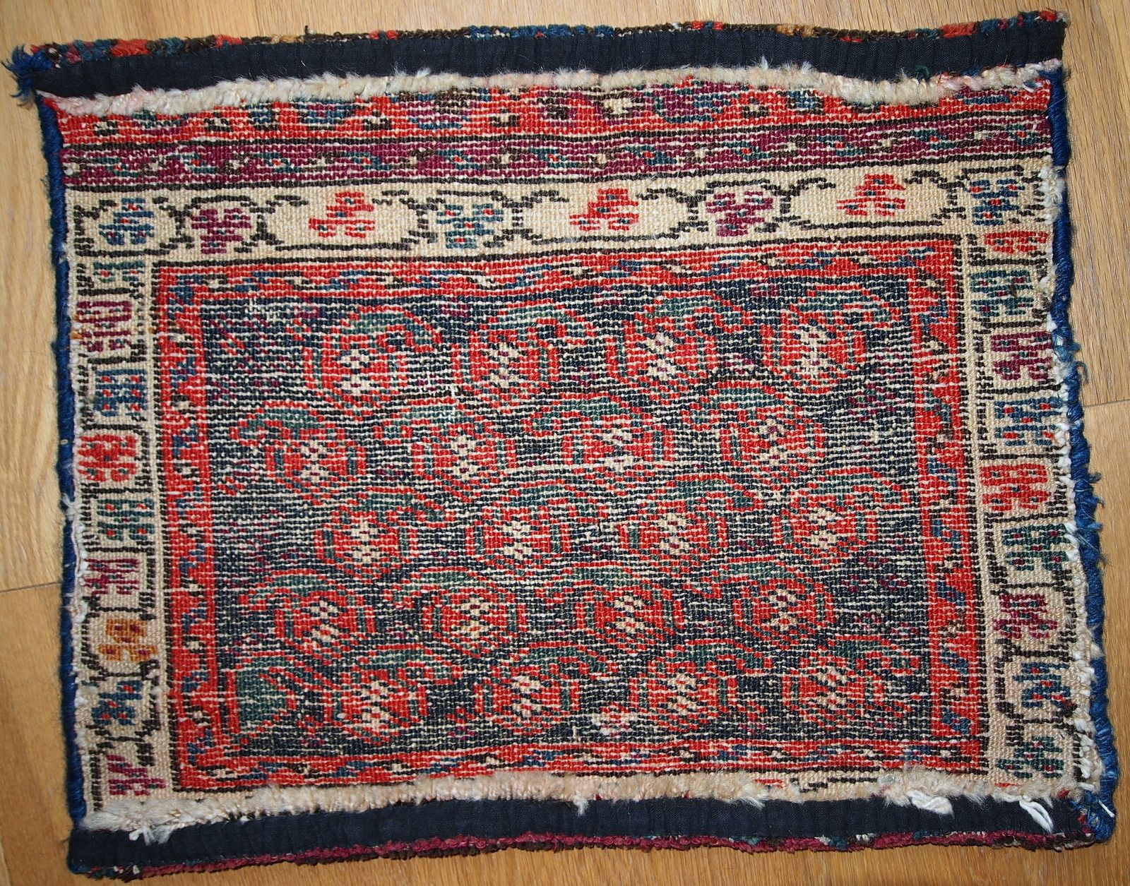 photo for sale Tapis bag face d'époque, fait main, 37 cm x 46 cm, vers 1900