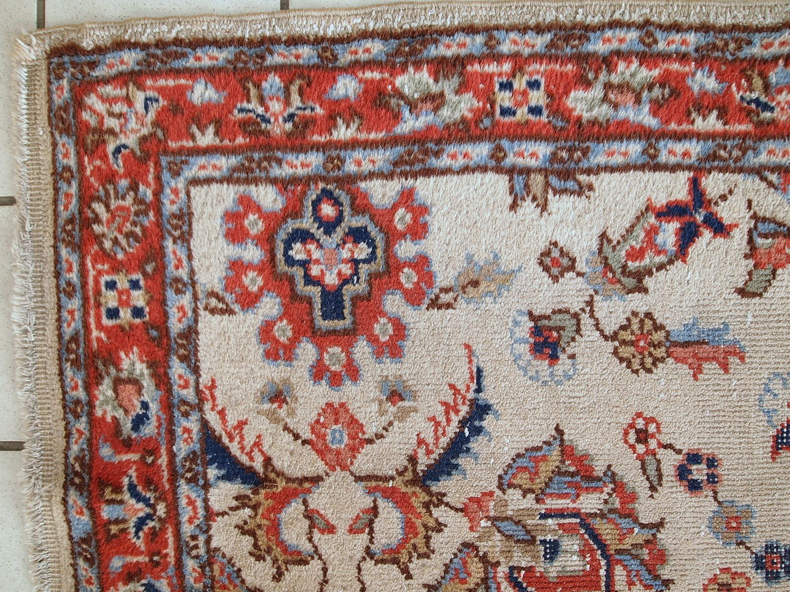 Tapis vintage Lahore pakistanais fait main en laine, 2,5' x 4,6', années 1950, beige, marine, rouge photo vintage