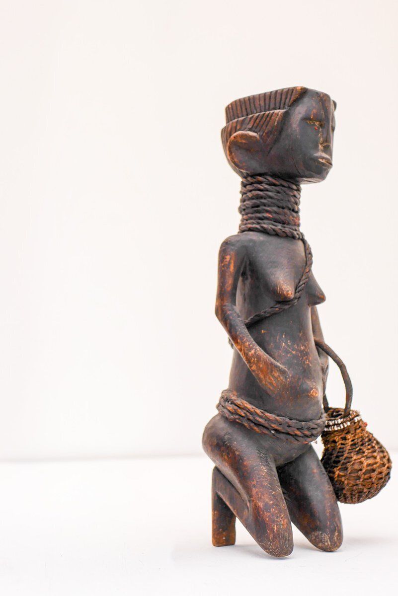 Midden 20e eeuw – Traditionele Afrikaanse hardhouten tribale vrouwelijke figuren, jaren 1920, set van 2 photo Kunst