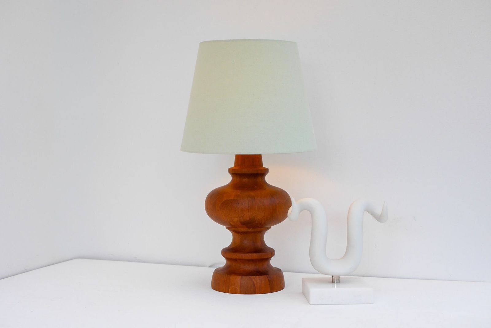 photo vinterior Mid Century Modern Scandinavian Oak Table Lamp From Möllers