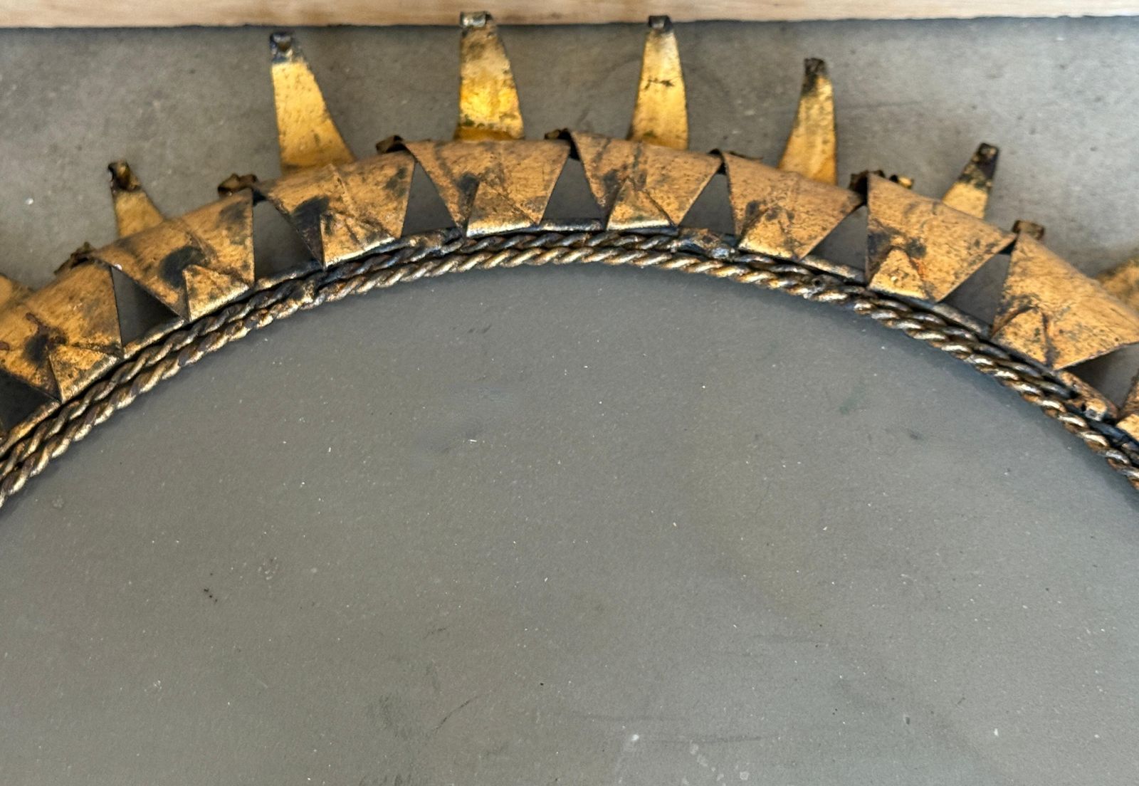 Applique espagnole en fer doré à double rang de feuilles (ou miroir) photo vinterior