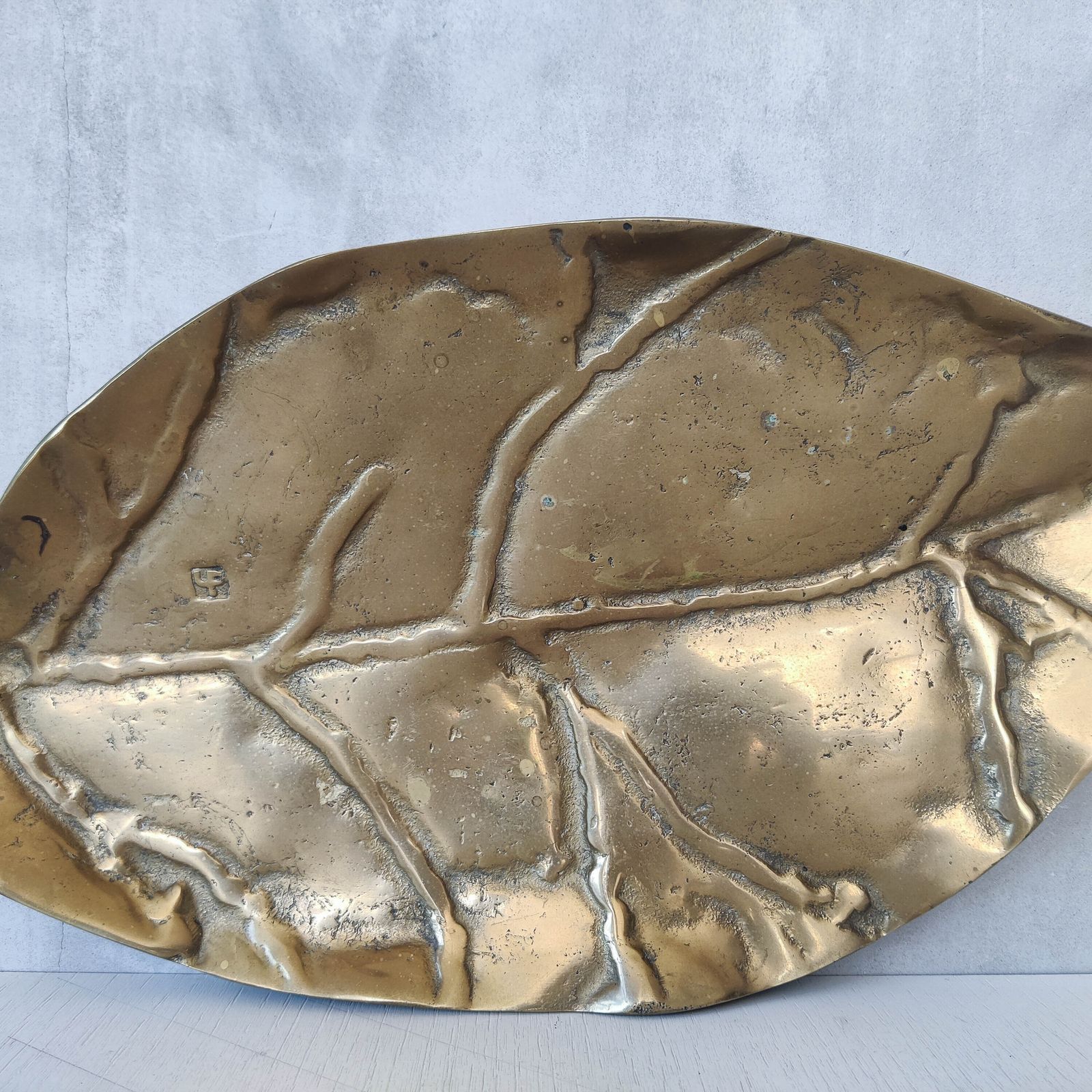 photo furniture A David Marshall 1980s Brutalist Sand Cast Brass Large Sculptural Leaf Centrepiece