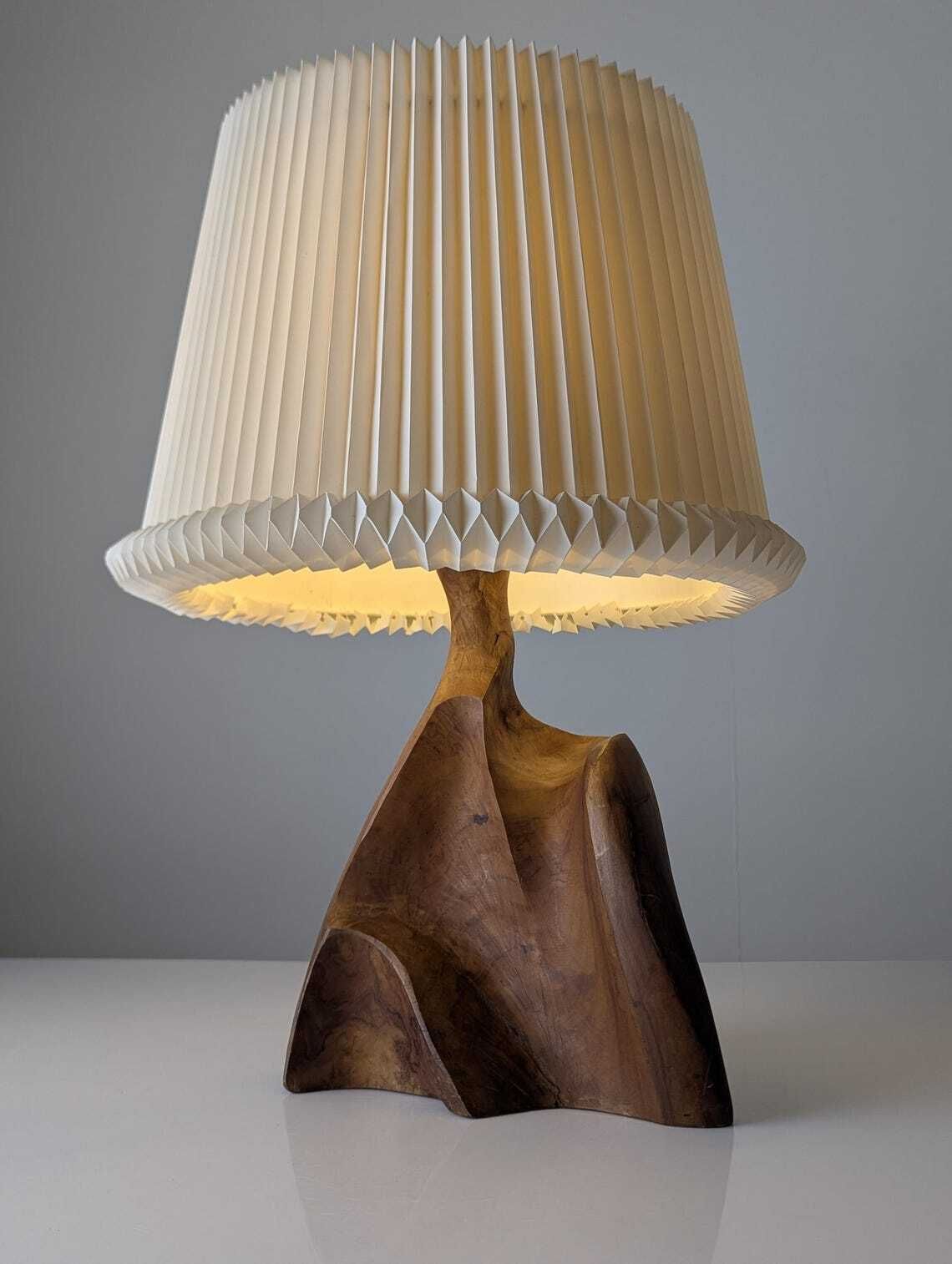 Lampe de table sculpturale en bois d'olivier massif, années 1970